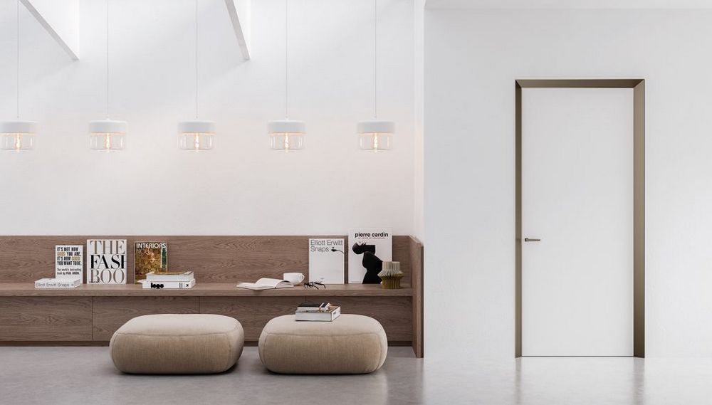 Eclisse 40 - flächenbündige Drehflügeltür im Wohnzimmer in Szene gesetzt mit goldener Umfassungszarge und weißem Türblatt